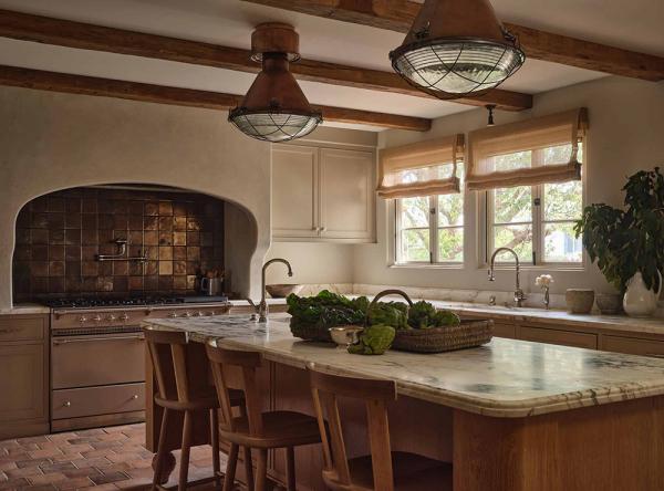 Мягкий интерьер вне времени для испанской виллы в калифорнии Мягкий интерьер вне времени для испанской виллы в калифорнии