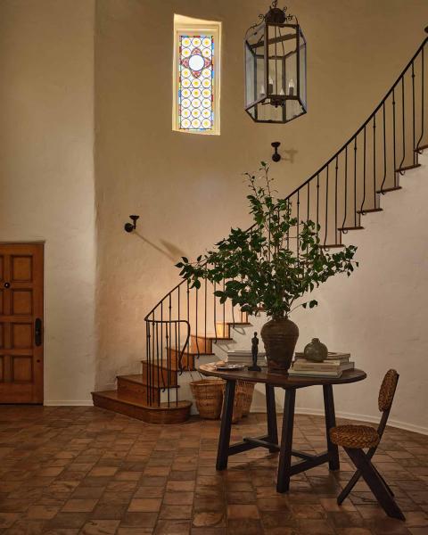 Мягкий интерьер вне времени для испанской виллы в калифорнии Мягкий интерьер вне времени для испанской виллы в калифорнии