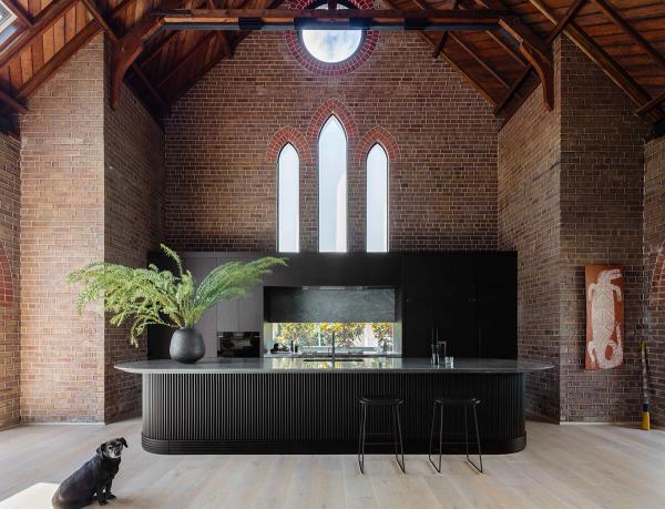 Стильный интерьер в божественном помещении: реконструкция старинной церкви в сиднее Стильный интерьер в божественном помещении: реконструкция старинной церкви в сиднее