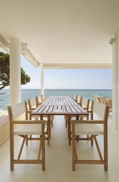 Вдохновляющая белая квартира на пляже в испании Вдохновляющая белая квартира на пляже в испании