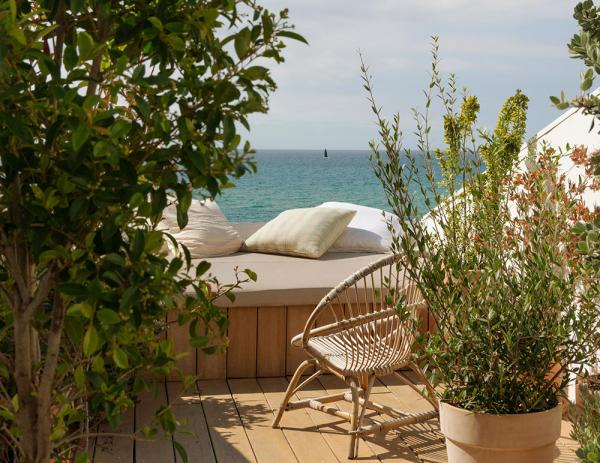 Вдохновляющая белая квартира на пляже в испании Вдохновляющая белая квартира на пляже в испании