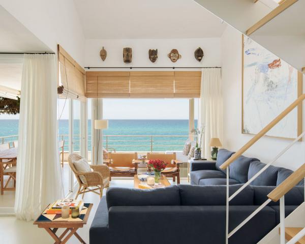 Вдохновляющая белая квартира на пляже в испании Вдохновляющая белая квартира на пляже в испании