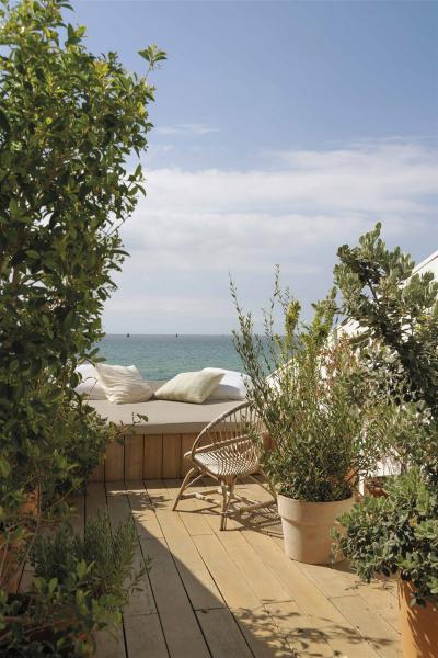 Вдохновляющая белая квартира на пляже в испании Вдохновляющая белая квартира на пляже в испании