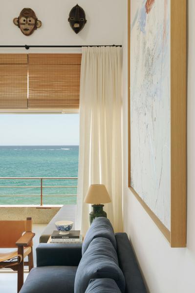 Вдохновляющая белая квартира на пляже в испании Вдохновляющая белая квартира на пляже в испании