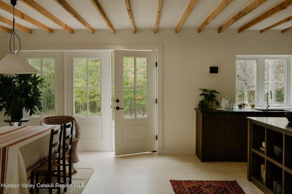 Второй свет и воздух: приятный интерьер красивого загородного коттеджа в штате нью-йорк Второй свет и воздух: приятный интерьер красивого загородного коттеджа в штате нью-йорк