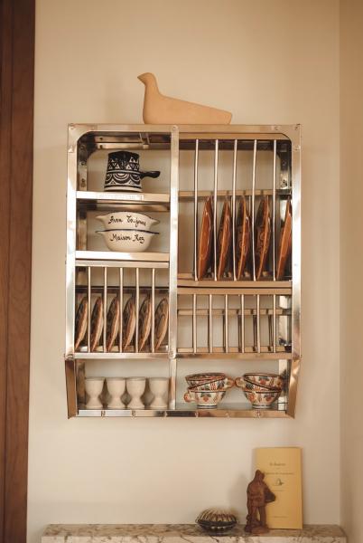 Залитый солнцем жизнерадостный интерьер прекрасной виллы на атлантическом побережье франции Залитый солнцем жизнерадостный интерьер прекрасной виллы на атлантическом побережье франции