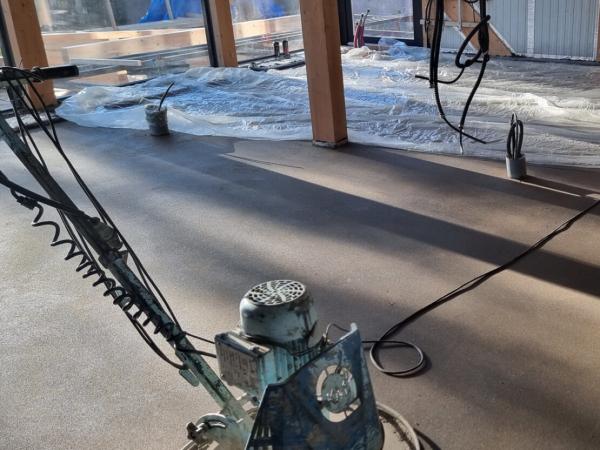 Механизированная стяжка пола: особенности технологии и преимущества Механизированная стяжка пола: особенности технологии и преимущества