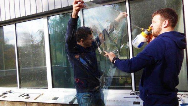 Тонировка окон на балконе: способы и советы для собственных рук Тонировка окон на балконе: способы и советы для собственных рук