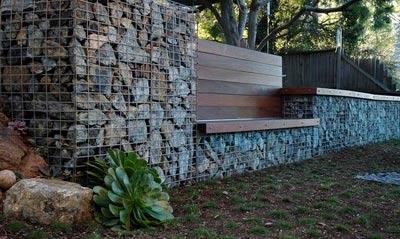 Заборы из камня в сетке Заборы из камня в сетке