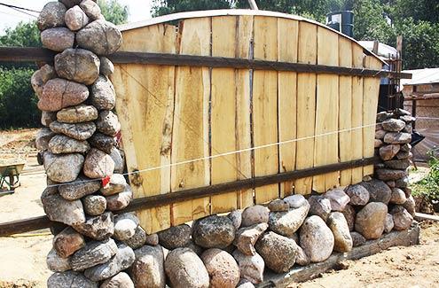 Как сделать забор из булыжника Как сделать забор из булыжника