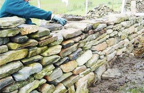 Как сделать забор из булыжника Как сделать забор из булыжника