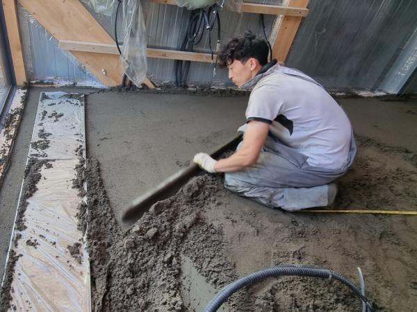 Механизированная стяжка пола: особенности технологии и преимущества Механизированная стяжка пола: особенности технологии и преимущества