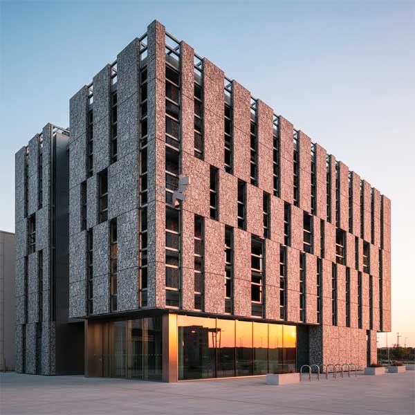 Вентилируемый фасад из камня: преимущества, устройство, виды и срок службы Вентилируемый фасад из камня: преимущества, устройство, виды и срок службы