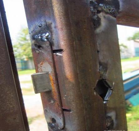 Установка калитки из профнастила Установка калитки из профнастила