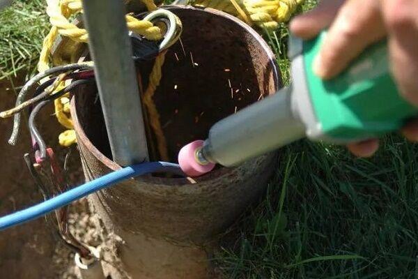 Как достать насос из скважины, если он застрял: первая помощь от профессионалов Как достать насос из скважины, если он застрял: первая помощь от профессионалов