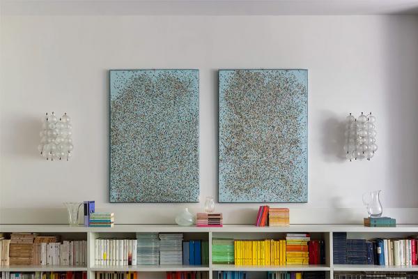 Чистые линии и яркий декор: современный интерьер очаровательного таунхауса в милане Чистые линии и яркий декор: современный интерьер очаровательного таунхауса в милане