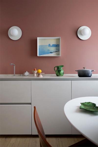 Чистые линии и яркий декор: современный интерьер очаровательного таунхауса в милане Чистые линии и яркий декор: современный интерьер очаровательного таунхауса в милане