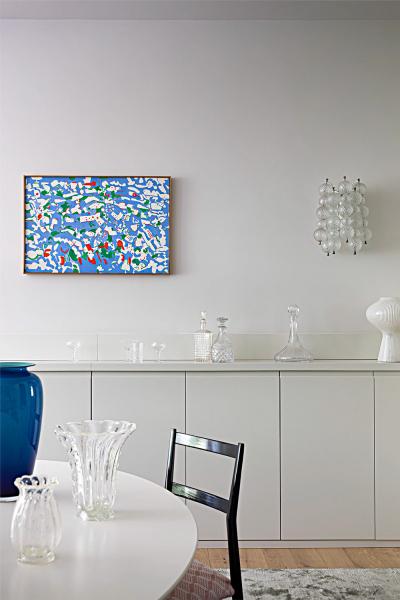 Чистые линии и яркий декор: современный интерьер очаровательного таунхауса в милане Чистые линии и яркий декор: современный интерьер очаровательного таунхауса в милане