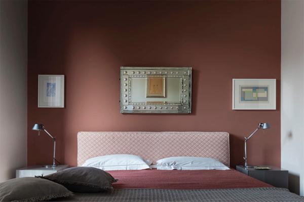 Чистые линии и яркий декор: современный интерьер очаровательного таунхауса в милане Чистые линии и яркий декор: современный интерьер очаровательного таунхауса в милане