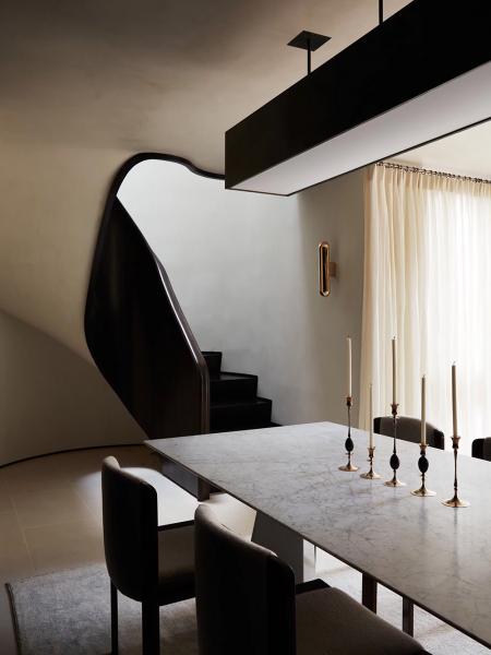 Чистые линии и стильные контрасты: элегантный таунхаус в нью-йорке Чистые линии и стильные контрасты: элегантный таунхаус в нью-йорке