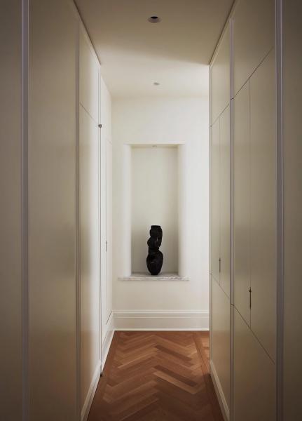 Чистые линии и стильные контрасты: элегантный таунхаус в нью-йорке Чистые линии и стильные контрасты: элегантный таунхаус в нью-йорке