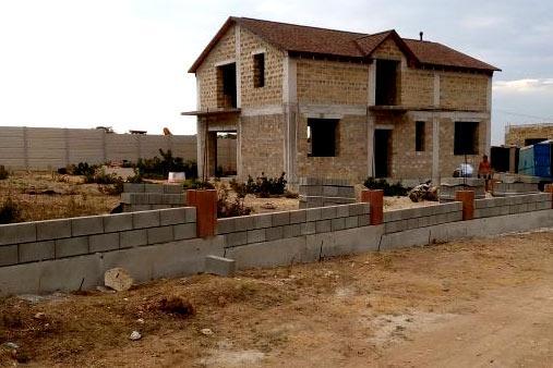 Заборы из французского камня Заборы из французского камня