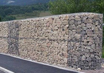 Заборы из камня в сетке Заборы из камня в сетке