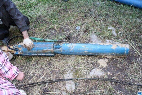 Как достать насос из скважины, если он застрял: первая помощь от профессионалов Как достать насос из скважины, если он застрял: первая помощь от профессионалов