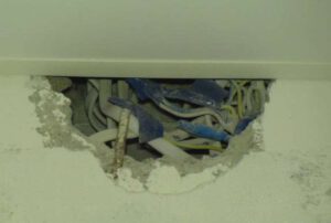 Можно ли слаботочку в общую штробу и что с ней будет? Можно ли слаботочку в общую штробу и что с ней будет?