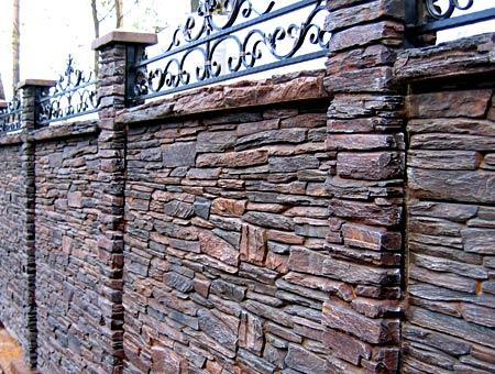 Строительство забора из камня Строительство забора из камня