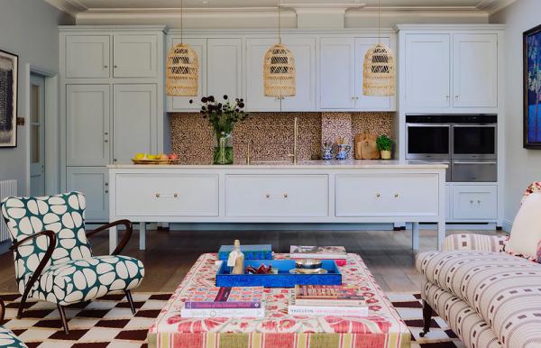 Красочная новая жизнь бывшего дома священника в южном лондоне Красочная новая жизнь бывшего дома священника в южном лондоне