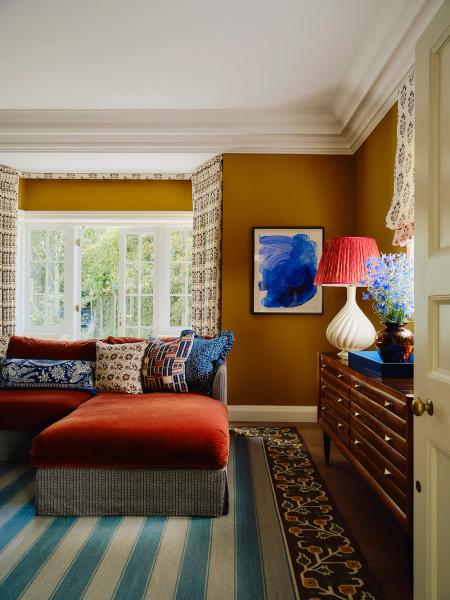 Красочная новая жизнь бывшего дома священника в южном лондоне Красочная новая жизнь бывшего дома священника в южном лондоне