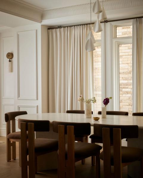 Модный интерьер таунхауса в торонто для семейной пары со взрослыми детьми Модный интерьер таунхауса в торонто для семейной пары со взрослыми детьми