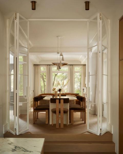 Модный интерьер таунхауса в торонто для семейной пары со взрослыми детьми Модный интерьер таунхауса в торонто для семейной пары со взрослыми детьми