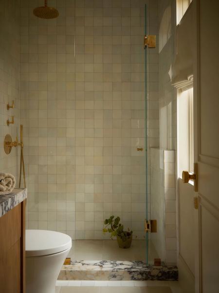 Модный интерьер таунхауса в торонто для семейной пары со взрослыми детьми Модный интерьер таунхауса в торонто для семейной пары со взрослыми детьми