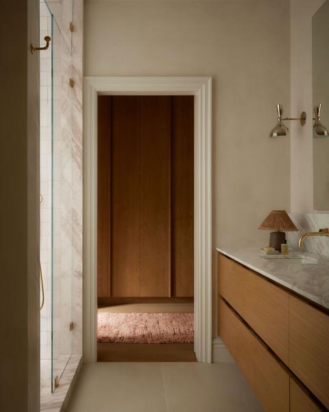 Модный интерьер таунхауса в торонто для семейной пары со взрослыми детьми Модный интерьер таунхауса в торонто для семейной пары со взрослыми детьми