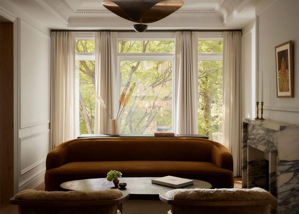 Модный интерьер таунхауса в торонто для семейной пары со взрослыми детьми Модный интерьер таунхауса в торонто для семейной пары со взрослыми детьми