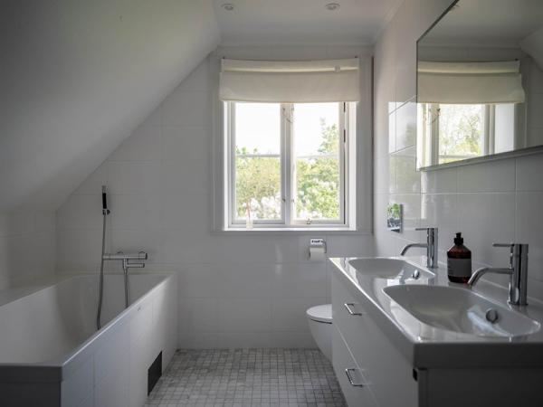 Новый коттедж в швеции, стилизованный под традиционный скандинавский домик Новый коттедж в швеции, стилизованный под традиционный скандинавский домик