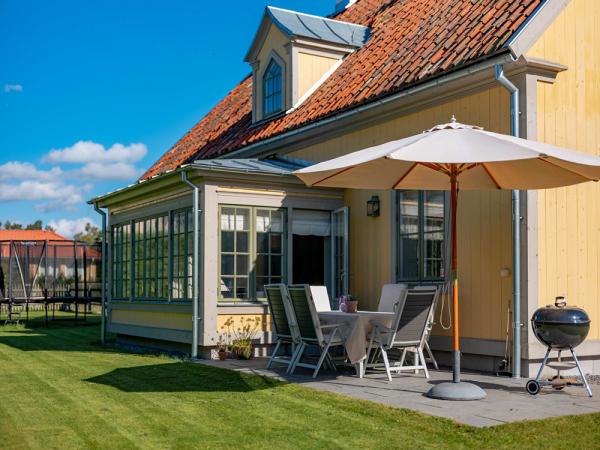 Новый коттедж в швеции, стилизованный под традиционный скандинавский домик Новый коттедж в швеции, стилизованный под традиционный скандинавский домик