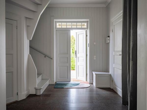 Новый коттедж в швеции, стилизованный под традиционный скандинавский домик Новый коттедж в швеции, стилизованный под традиционный скандинавский домик