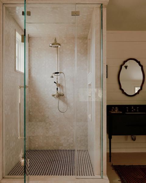 Оживить, но не стереть историю: очарование старой фермы в гудзонской долине Оживить, но не стереть историю: очарование старой фермы в гудзонской долине