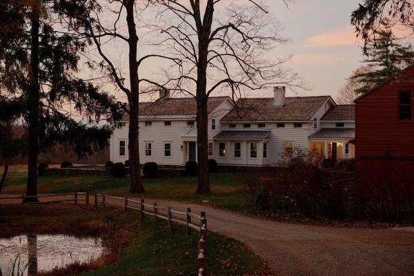 Оживить, но не стереть историю: очарование старой фермы в гудзонской долине Оживить, но не стереть историю: очарование старой фермы в гудзонской долине