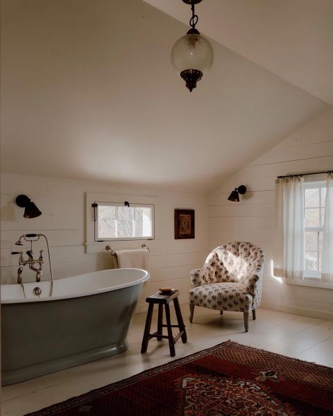 Оживить, но не стереть историю: очарование старой фермы в гудзонской долине Оживить, но не стереть историю: очарование старой фермы в гудзонской долине