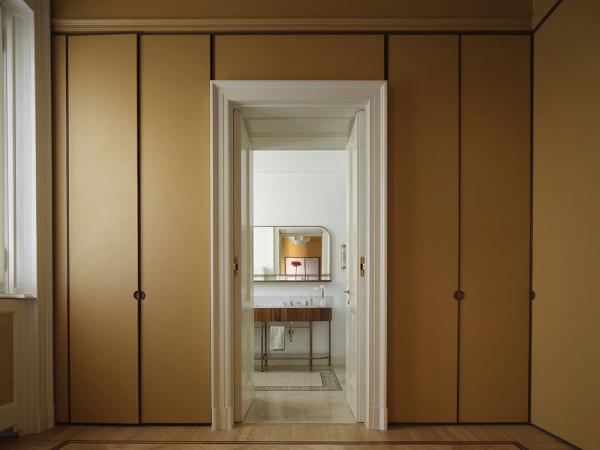 Стильные современные интерьеры квартиры в старинном палаццо в милане Стильные современные интерьеры квартиры в старинном палаццо в милане