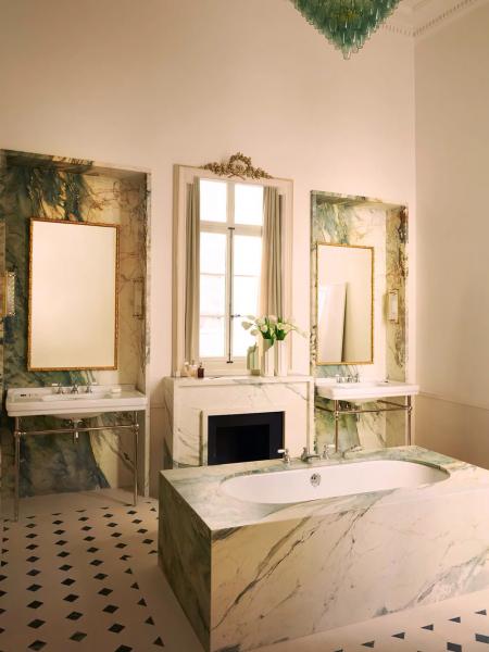 Тонкая гамма и изысканные детали: роскошные апартаменты в париже Тонкая гамма и изысканные детали: роскошные апартаменты в париже