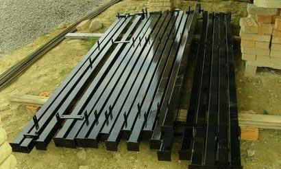 Забор из уголка и сетки-рабицы Забор из уголка и сетки-рабицы