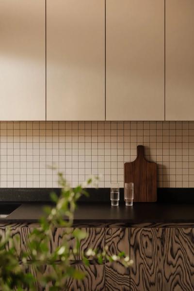 Атмосферный мужской интерьер в варшаве в землистых оттенках (53 кв. М) Атмосферный мужской интерьер в варшаве в землистых оттенках (53 кв. М)