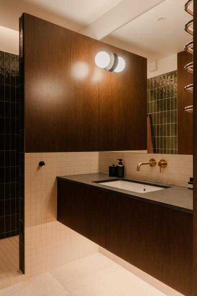 Атмосферный мужской интерьер в варшаве в землистых оттенках (53 кв. М) Атмосферный мужской интерьер в варшаве в землистых оттенках (53 кв. М)