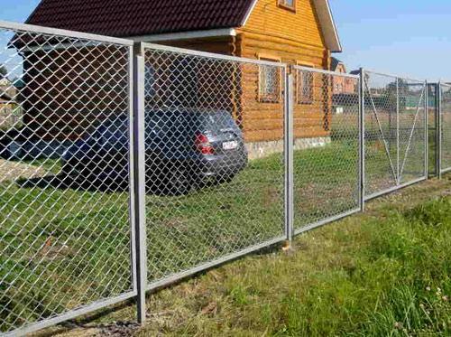 Забор из уголка и сетки-рабицы Забор из уголка и сетки-рабицы