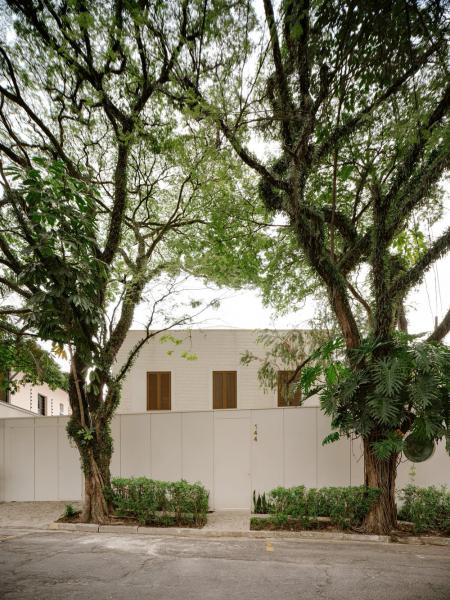 Минимализм по-бразильски: современный дом в сан-паулу Минимализм по-бразильски: современный дом в сан-паулу